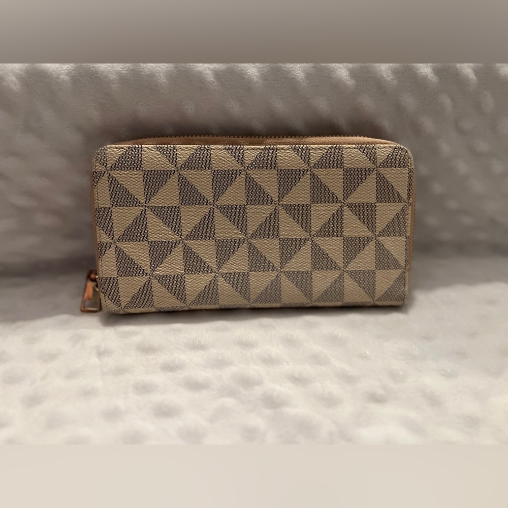 NWOT Geometric Design Wallet